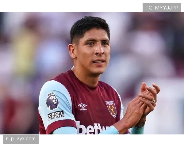 阿尔瓦雷斯位置争议：终结前锋还是全能中场？